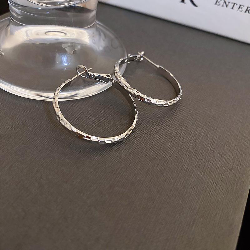 Hoop Earrings Lovelink Vintage Large Silver Color Hollow Metal Women Geometric Pattern Round Punk Girls Fine Jewelry
Hoop Earrings Lovelink Vintage Large Silver Color Hollow Metal Women Geometric Pattern Round Punk Girls Fine Jewelry
