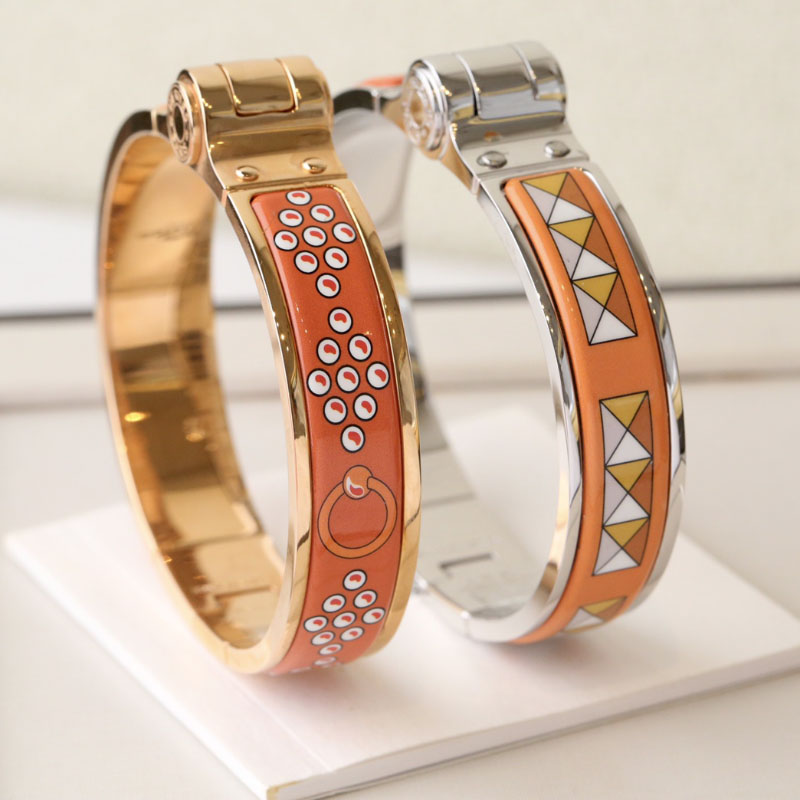 Enamel clic bangle for women charm bracelets 12mm small size snap-fastener orange enamel
Enamel clic bangle for women charm bracelets 12mm small size snap-fastener orange enamel