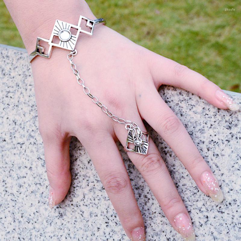 Bangle Selling Fashion Retro Diamond-studded Alloy Open Finger Bracelet For Women Gift Street Punk Rock Trend
Bangle Selling Fashion Retro Diamond-studded Alloy Open Finger Bracelet For Women Gift Street Punk Rock Trend
