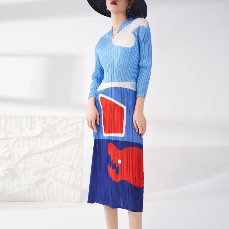 Casual Dresses High-end Pleated Dress Women's Printing Temperament Design Sense Straight One-step, Blue
Casual Dresses High-end Pleated Dress Women's Printing Temperament Design Sense Straight One-step, Blue