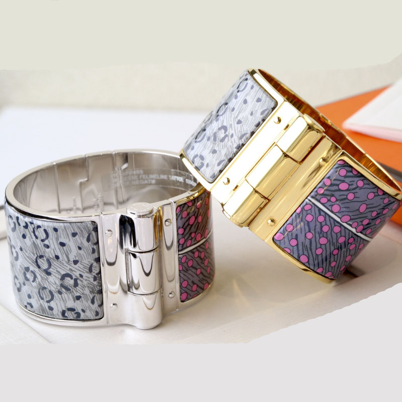 Enamel clic bangle for women charm bracelets 36mm big size snap-fastener purple grey enamel
Enamel clic bangle for women charm bracelets 36mm big size snap-fastener purple grey enamel