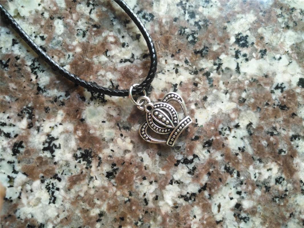 Pendant Necklaces 10 Ly Love Women Imperial Crown Charm Lucky Girl Necklace Alloy Queen Leather Gift Jewelry
Pendant Necklaces 10 Ly Love Women Imperial Crown Charm Lucky Girl Necklace Alloy Queen Leather Gift Jewelry