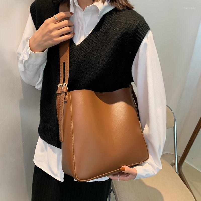 Evening Bags Arrive 2022 Women's Luxury Shoulder Pu Leather Fashion Bucket Ladies Messenger Brown Bolsa Feminina B146, Beige
Evening Bags Arrive 2022 Women's Luxury Shoulder Pu Leather Fashion Bucket Ladies Messenger Brown Bolsa Feminina B146, Beige