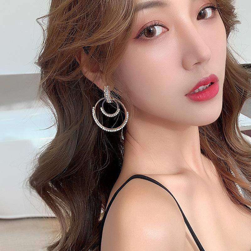 Stud Earrings Large Circle Luxury Inlaid Zircon Women's Wedding Ear Jewelry Fashion Personality Temperament Geometric
Stud Earrings Large Circle Luxury Inlaid Zircon Women's Wedding Ear Jewelry Fashion Personality Temperament Geometric