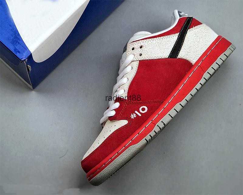 Shoes DUNKS LOW PREMIUM ROLLER DERBY High Sports Sneakers Color varsity red/black-white-wolf grey 36-47
Shoes DUNKS LOW PREMIUM ROLLER DERBY High Sports Sneakers Color varsity red/black-white-wolf grey 36-47