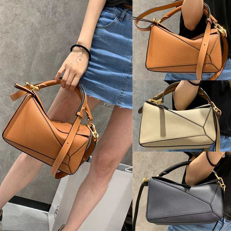 Fashion Lowe bag handbags designers New Leather Mini wallet geometric portable splicing soft Leather women's one shoulder slanting pillow bags, Premium grey 24
Fashion Lowe bag handbags designers New Leather Mini wallet geometric portable splicing soft Leather women's one shoulder slanting pillow bags, Premium grey 24