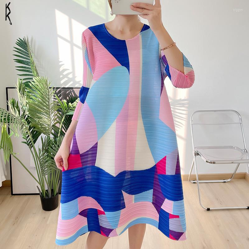 Casual Dresses Sanzhai Pleated Print Dress Is A Style In Spring And Summer With Slim Waist Large Color Matching Skirt, Gray
Casual Dresses Sanzhai Pleated Print Dress Is A Style In Spring And Summer With Slim Waist Large Color Matching Skirt, Gray