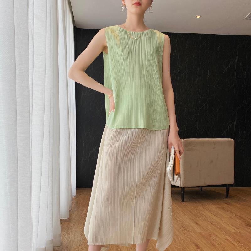 Women's T Shirts Counter Quality 2023 Summer Miyake Fold Ins Style Large Size Loose Casual 100 Sleeveless Slim T-shirt, Fluorescent green
Women's T Shirts Counter Quality 2023 Summer Miyake Fold Ins Style Large Size Loose Casual 100 Sleeveless Slim T-shirt, Fluorescent green