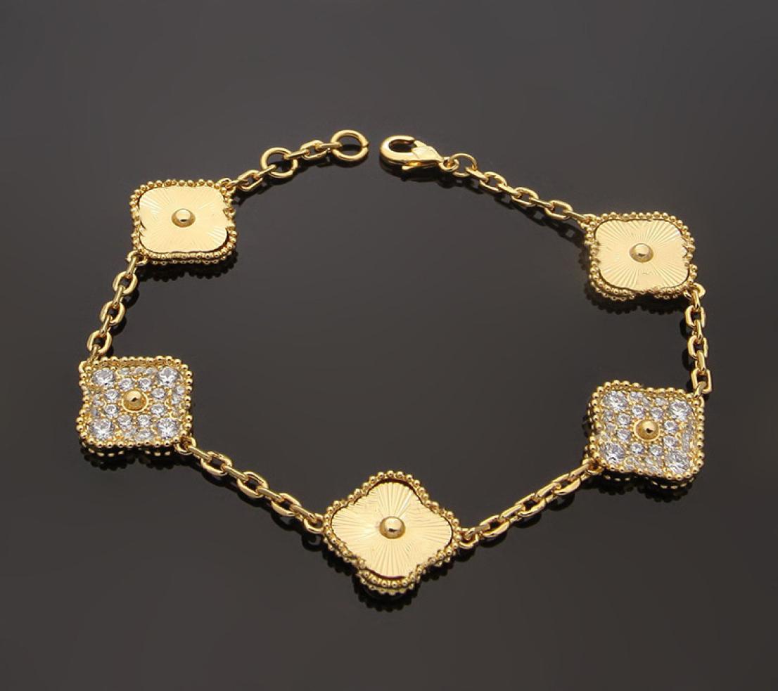 charm bracelets designer jewellery luxury vc letter 5 fourleaf flower bracelets 18K gold 925 silver Engraved diamond bracelet buc7368889
charm bracelets designer jewellery luxury vc letter 5 fourleaf flower bracelets 18K gold 925 silver Engraved diamond bracelet buc7368889