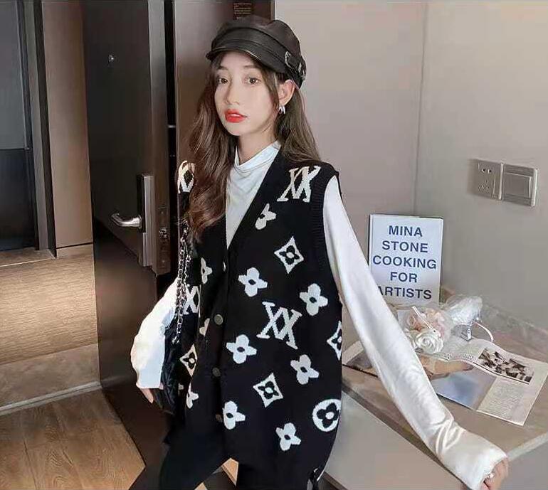 Women's Sweaters Korean Style Spring Autumn Letter Print Vests For Women V-neck Sleeveless Jacket Jersey Mujer Slim Sweater Vest Fashion Knitted
Women's Sweaters Korean Style Spring Autumn Letter Print Vests For Women V-neck Sleeveless Jacket Jersey Mujer Slim Sweater Vest Fashion Knitted
