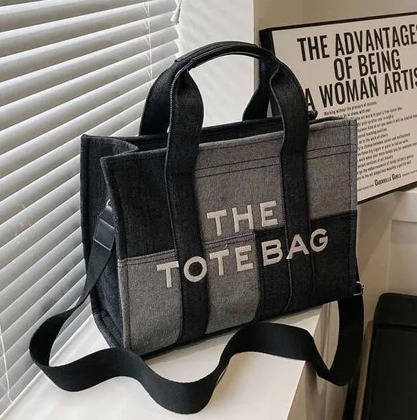 The Tote Bag 5A Patchwork Denim Handbags Women Canvas Shoulder Bags Fashion Crossbody Shoping Bags Metal Zipper Printed Letters 2 Sizes Purse
The Tote Bag 5A Patchwork Denim Handbags Women Canvas Shoulder Bags Fashion Crossbody Shoping Bags Metal Zipper Printed Letters 2 Sizes Purse