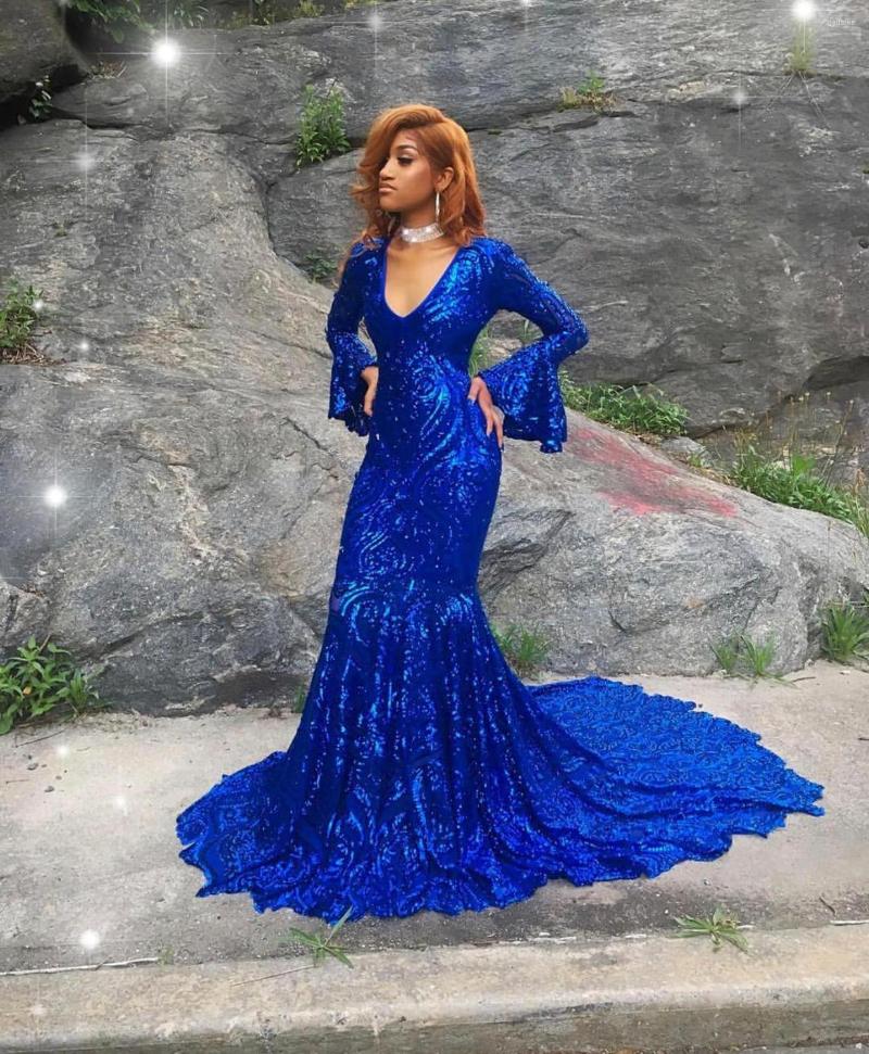 Party Dresses Royal Blue Mermaid Prom 2022 Long Sleeve Ruffles Sweep Strain Sequined V Neck Formal Evening Dress Gowns, Green
Party Dresses Royal Blue Mermaid Prom 2022 Long Sleeve Ruffles Sweep Strain Sequined V Neck Formal Evening Dress Gowns, Green