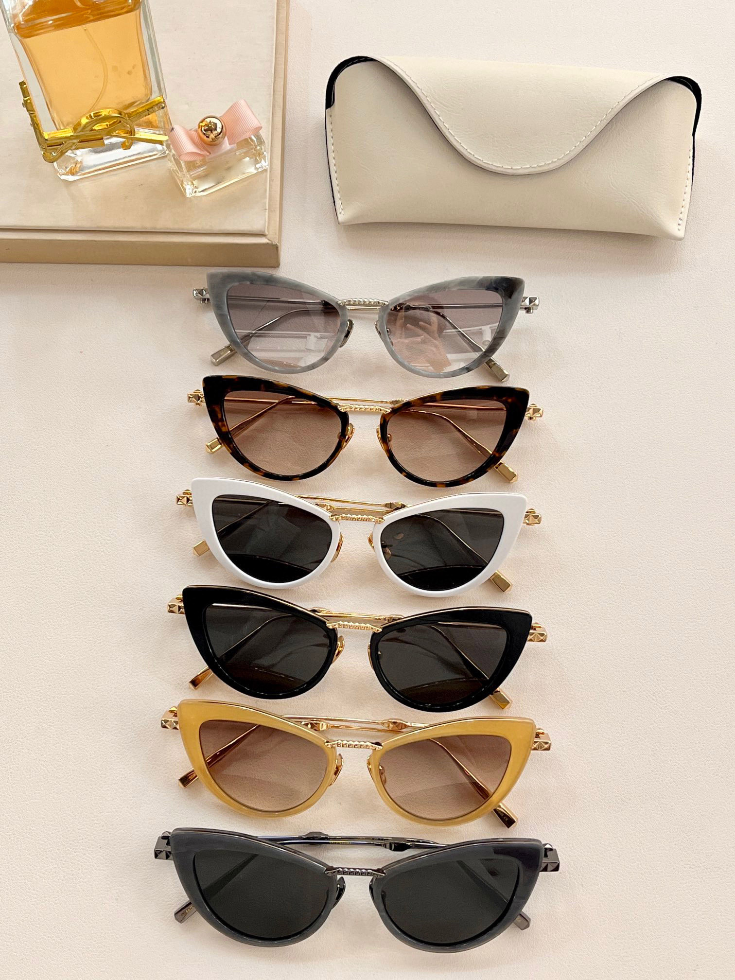 Men Sunglasses For Women Latest Selling Fashion Sun Glasses Mens Sunglass Gafas De Sol Glass UV400 Lens With Random Matching 102A 00
Men Sunglasses For Women Latest Selling Fashion Sun Glasses Mens Sunglass Gafas De Sol Glass UV400 Lens With Random Matching 102A 00