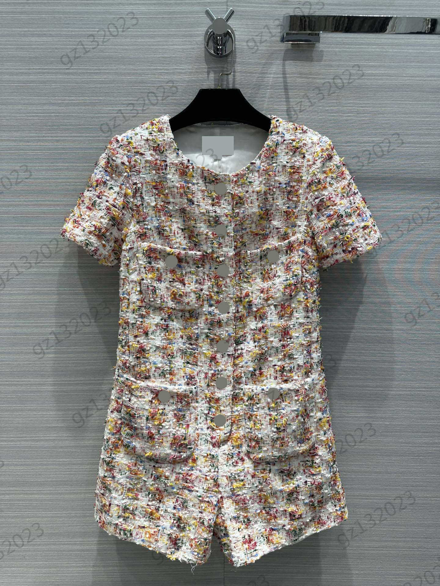 Womens Designer Jumpsuit Contrast Color Soft Tweed Weave Jumpsuits Custom Button-down Short Sleeves Bodysuit Shorts Fashion Brand Early Spring Women Apparel
Womens Designer Jumpsuit Contrast Color Soft Tweed Weave Jumpsuits Custom Button-down Short Sleeves Bodysuit Shorts Fashion Brand Early Spring Women Apparel