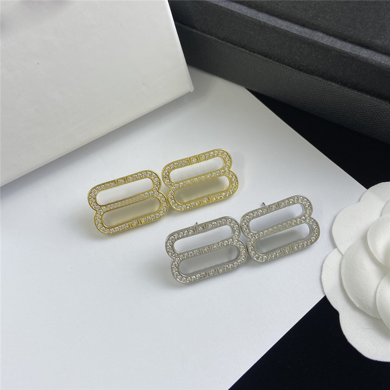 New Double Letter Charm Earrings Diamond Designer Studs Women Large Letters Danglers Golden Silver Eardrops With Box
New Double Letter Charm Earrings Diamond Designer Studs Women Large Letters Danglers Golden Silver Eardrops With Box