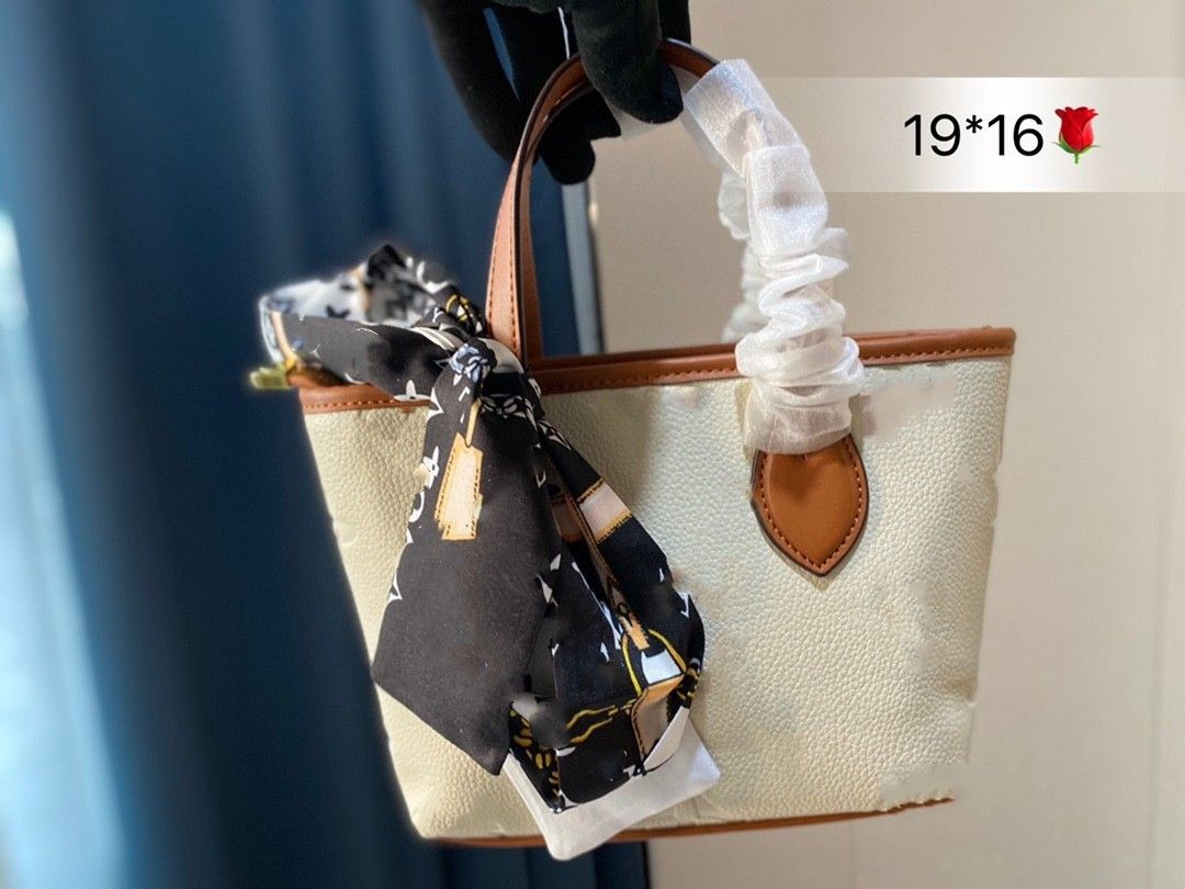 CC Emboss Onthego Single Shoulder Crossbody Bag Top Women Mini Totes Designer Handbags Luxury Lady Purses Shopping Bag, Extra freight
CC Emboss Onthego Single Shoulder Crossbody Bag Top Women Mini Totes Designer Handbags Luxury Lady Purses Shopping Bag, Extra freight
