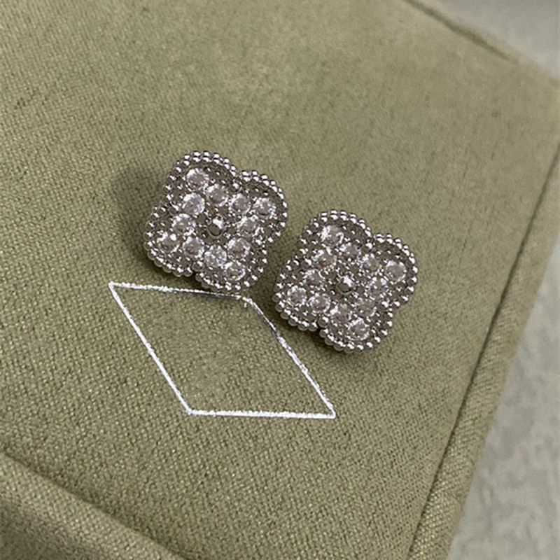 Designers 925 sterling silver clover stud earrings for women diamond shining crystal ear rings jewelry for party brand studs
Designers 925 sterling silver clover stud earrings for women diamond shining crystal ear rings jewelry for party brand studs