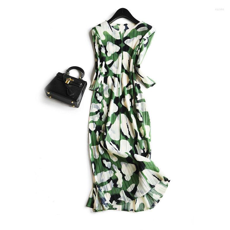 Casual Dresses Loose And Thin Round Neck Three-quarter Sleeves Dress Female 2022 Summer Pleated Print Temperament Women Tops, Green
Casual Dresses Loose And Thin Round Neck Three-quarter Sleeves Dress Female 2022 Summer Pleated Print Temperament Women Tops, Green