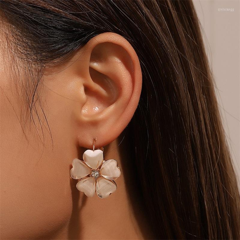 Backs Earrings 2022 Fashion Small Flower Korean Sweet Gentle Lady Crystal Studded Five Petal For Women
Backs Earrings 2022 Fashion Small Flower Korean Sweet Gentle Lady Crystal Studded Five Petal For Women