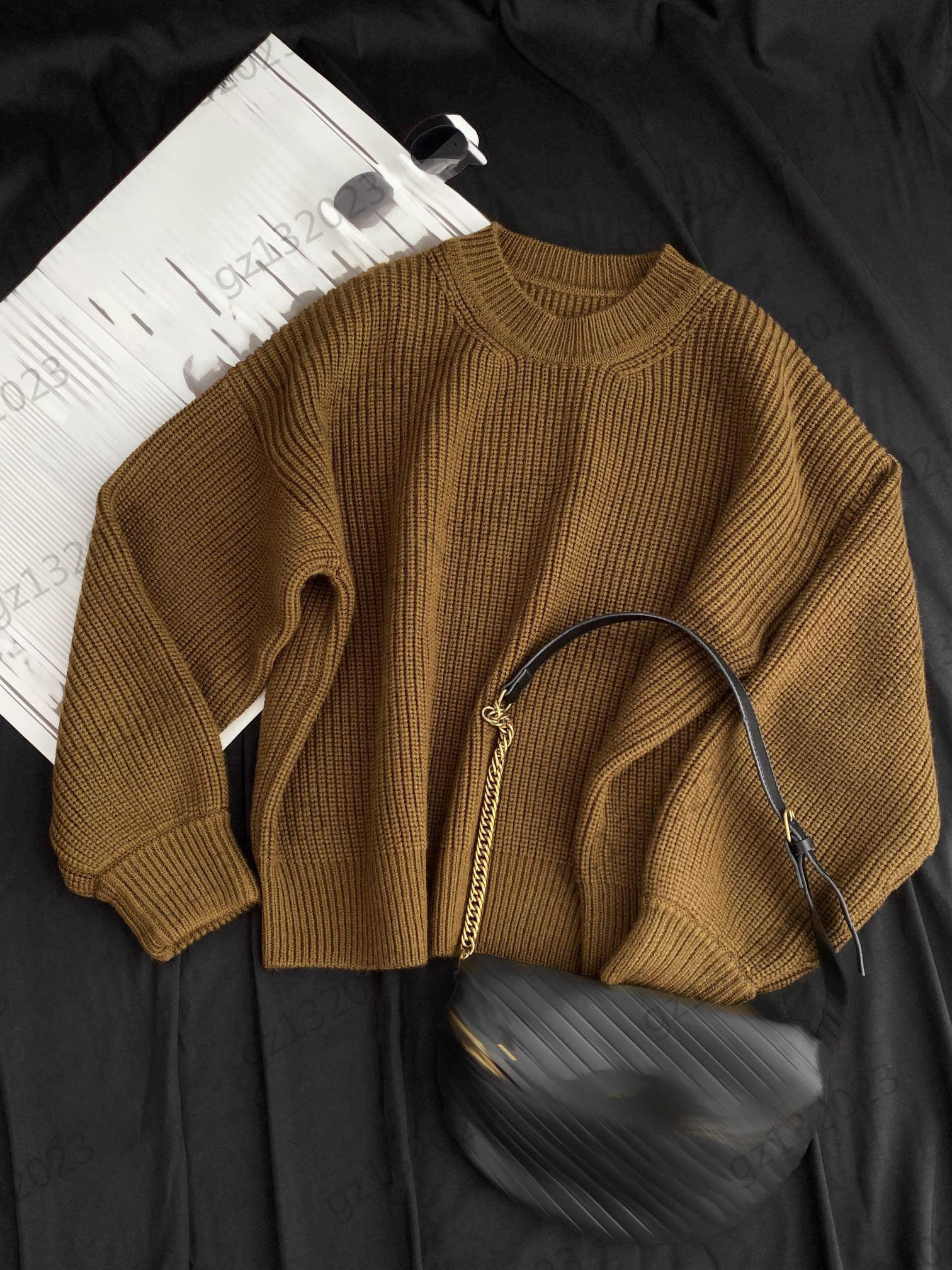 Womens Sweaters Thread Round Neck Pure Cashmere Short Pullover Knit Sweater Shoulder Drop Design Loose Profile Knitwear Vintage Light Ripe Style Women Apparel
Womens Sweaters Thread Round Neck Pure Cashmere Short Pullover Knit Sweater Shoulder Drop Design Loose Profile Knitwear Vintage Light Ripe Style Women Apparel