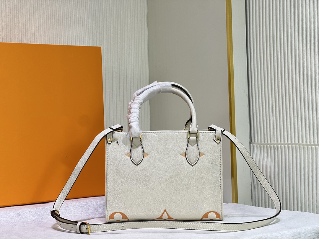 white bag Women Luxurys Designers Puffer Totes Bags MM onthego Handbag Shouder Crossbody Ladies Handbags Side Embossed Flowers With Original Dust Bag
white bag Women Luxurys Designers Puffer Totes Bags MM onthego Handbag Shouder Crossbody Ladies Handbags Side Embossed Flowers With Original Dust Bag