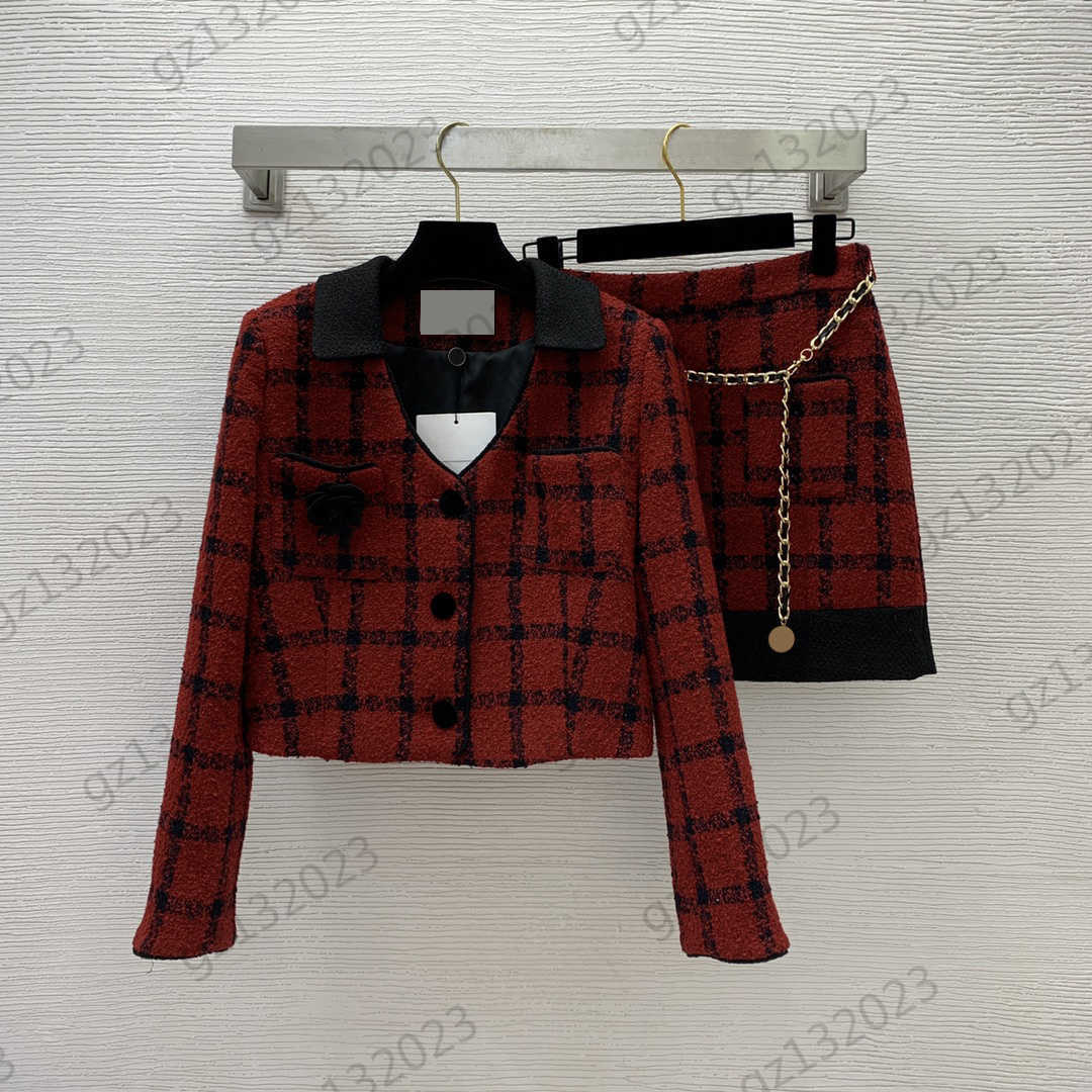 Womens Two Pieces Dress Contrast Color Check Lapels Camellia Brooch Decoration Short Jacket High-waisted Skirts With Metal Chains Luxury Brand Women Clothes, 11 
Womens Two Pieces Dress Contrast Color Check Lapels Camellia Brooch Decoration Short Jacket High-waisted Skirts With Metal Chains Luxury Brand Women Clothes, 11