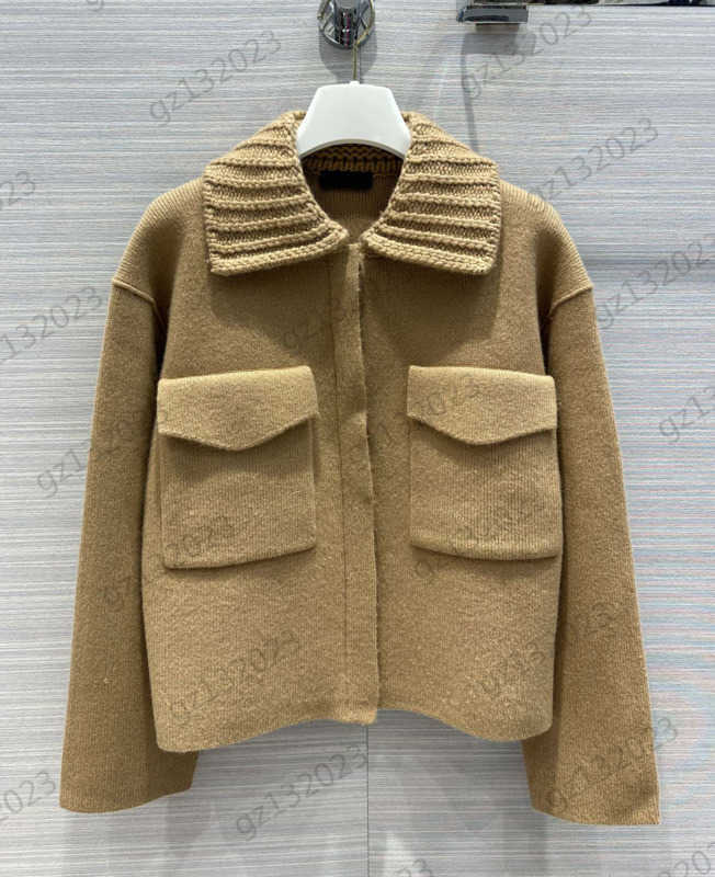 Womens Jackets Chest Flip Pockets Lapel Cashmere Short Jackets Solid Color Button Flap Long Sleeve Warm Coats Fashion Brand Women Apparel 1970
Womens Jackets Chest Flip Pockets Lapel Cashmere Short Jackets Solid Color Button Flap Long Sleeve Warm Coats Fashion Brand Women Apparel 1970