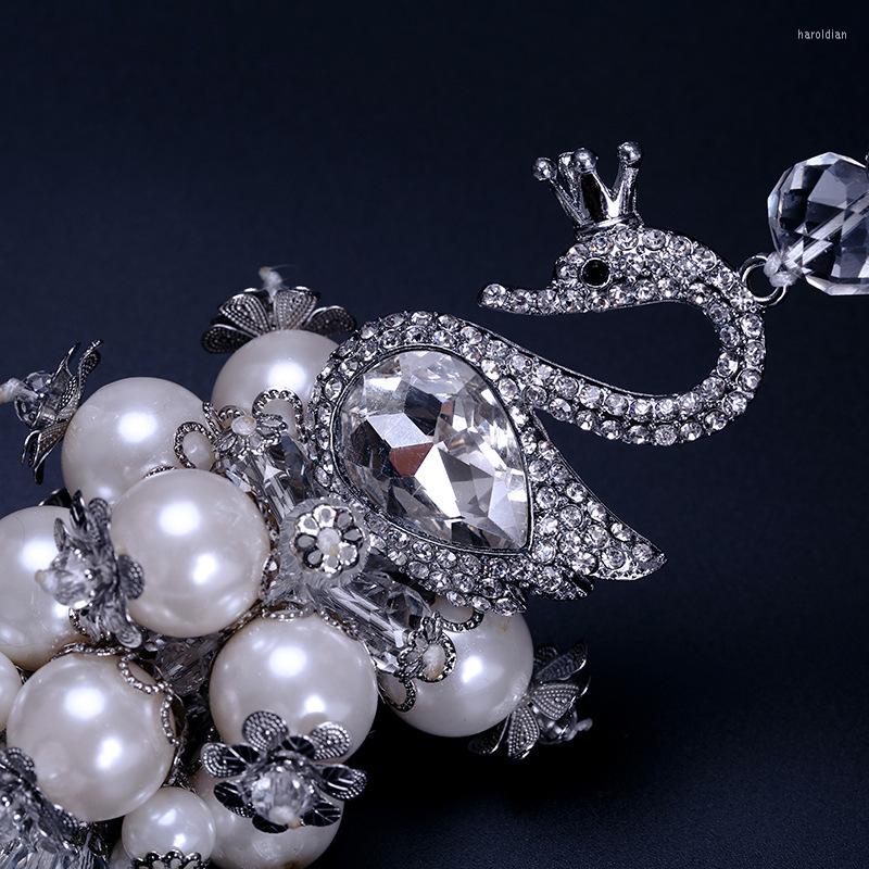 Interior Decorations Style Fashion Crystal Swan Automobile Hanging Ornament Creative Car Rearview Mirror Pendant
Interior Decorations Style Fashion Crystal Swan Automobile Hanging Ornament Creative Car Rearview Mirror Pendant