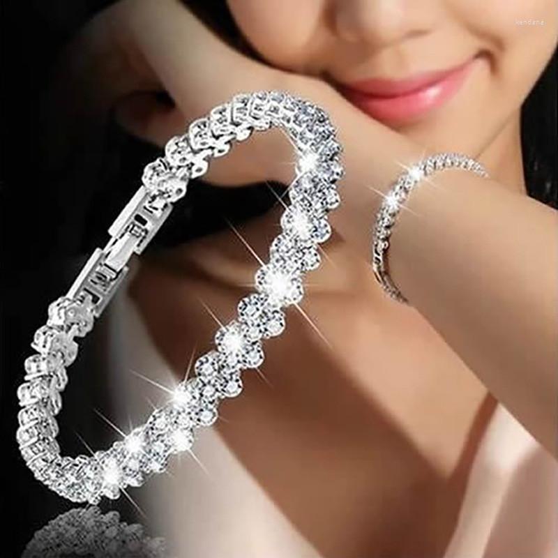Link Bracelets Heart Shaped Full Zircon Roman Crystal Bracelet Simple Creative Luxury Love Ladies Fashion Jewelry
Link Bracelets Heart Shaped Full Zircon Roman Crystal Bracelet Simple Creative Luxury Love Ladies Fashion Jewelry
