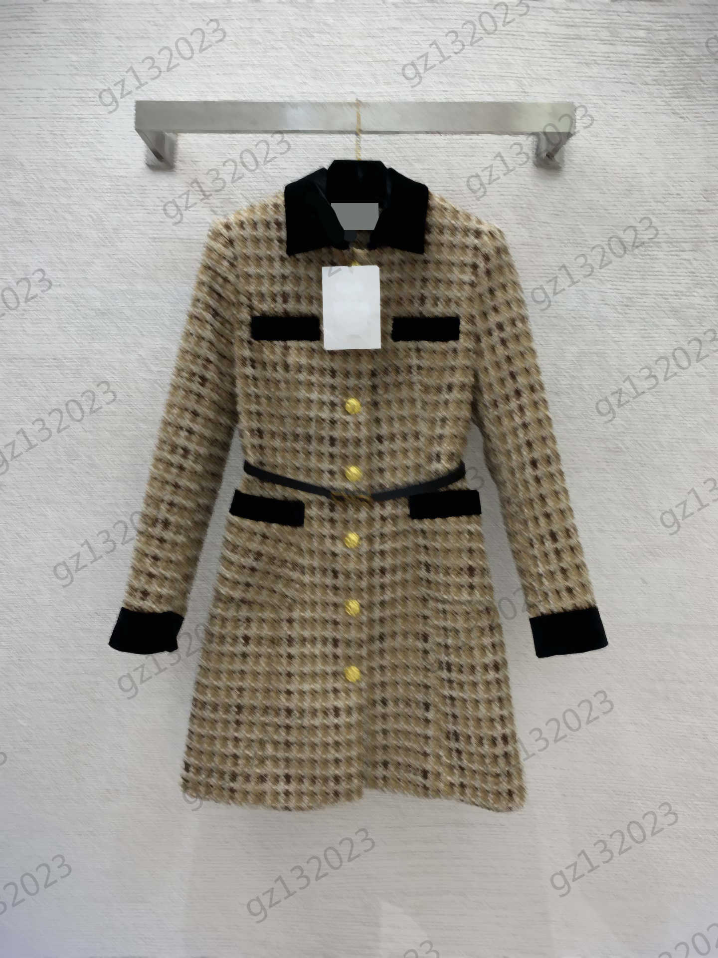 Womens Wool Blends Coat Velvet Lapel Splicing Plaid Tweed Wool Coats Custom Button Open Belt Waist Folding Slim Outerwear Designer Brand Women Apparel, 21
Womens Wool Blends Coat Velvet Lapel Splicing Plaid Tweed Wool Coats Custom Button Open Belt Waist Folding Slim Outerwear Designer Brand Women Apparel, 21