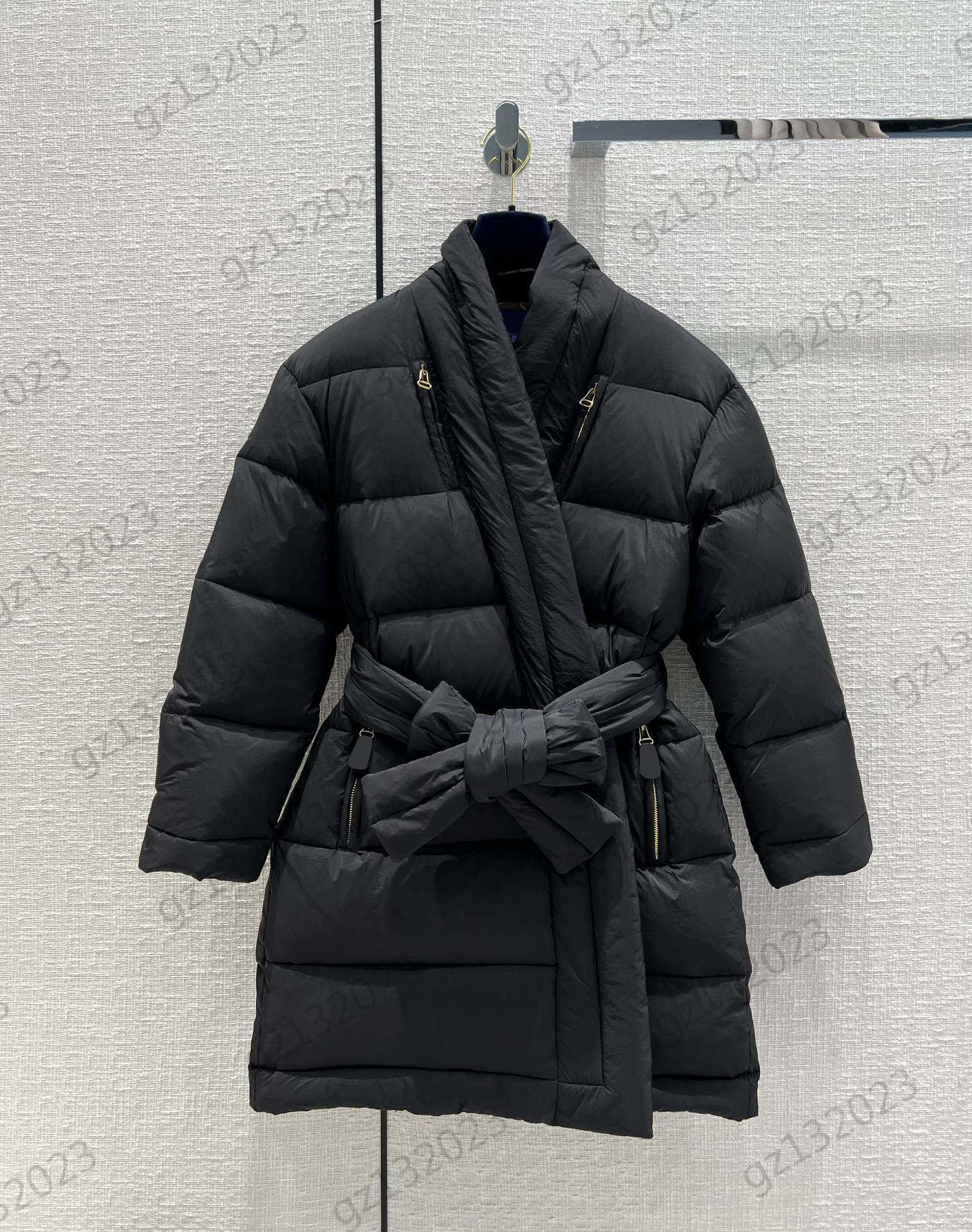 Puffer Coat Womens Down Parkas Luxury Brand Lace-up Open Bathrobe-like Silhouette Winter Coats Light Warm Zipper Pockets Jacket Autumn Winter Women Clothing
Puffer Coat Womens Down Parkas Luxury Brand Lace-up Open Bathrobe-like Silhouette Winter Coats Light Warm Zipper Pockets Jacket Autumn Winter Women Clothing