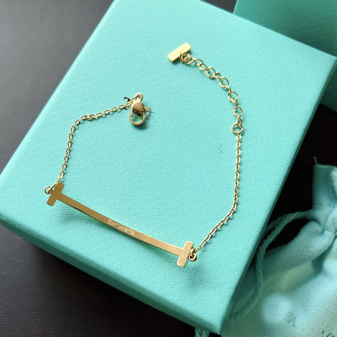 Fashion Style Bracelets Chain Women Bangle Wristband Cuff Chain Designer Letter Jewelry Crystal 18K Gold Plated Stainless steel Wedding Lovers Gift Bracelet L075
Fashion Style Bracelets Chain Women Bangle Wristband Cuff Chain Designer Letter Jewelry Crystal 18K Gold Plated Stainless steel Wedding Lovers Gift Bracelet L075