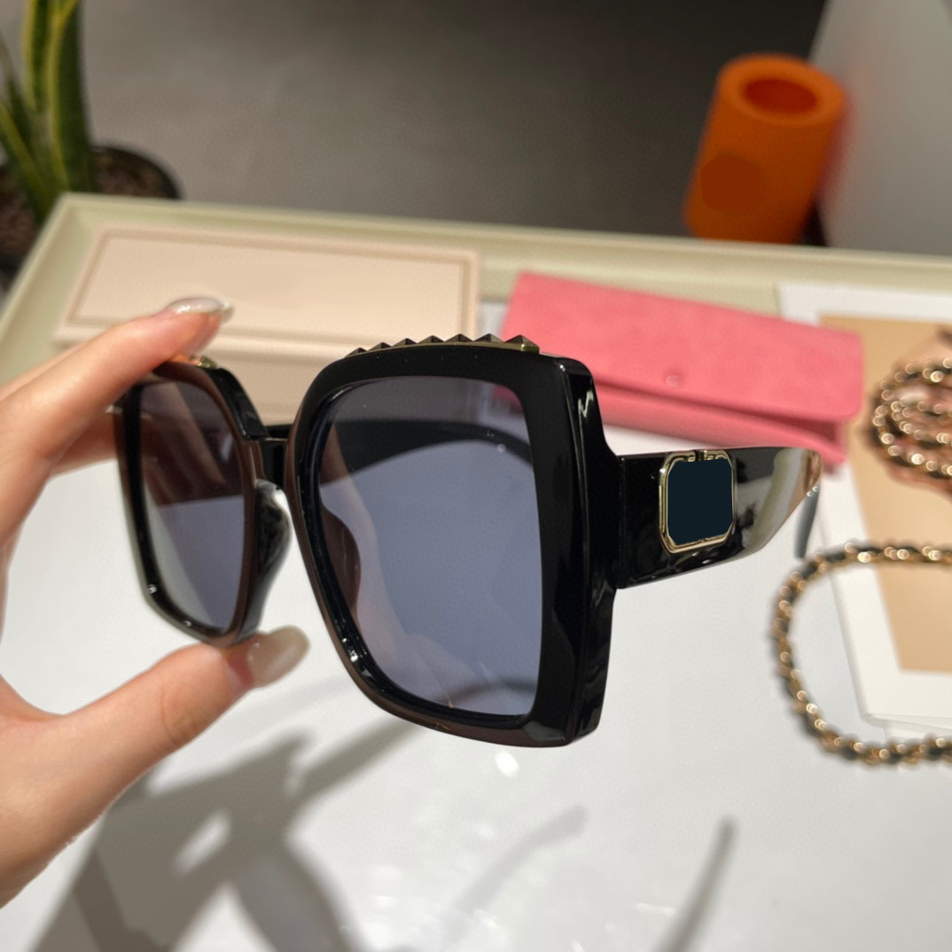 Stylish Hollow Letters Sunglasses Men Women Sport Sun Glasses Uv400 Hip Hop Glasses Personality Eyeglasses With Box
Stylish Hollow Letters Sunglasses Men Women Sport Sun Glasses Uv400 Hip Hop Glasses Personality Eyeglasses With Box
