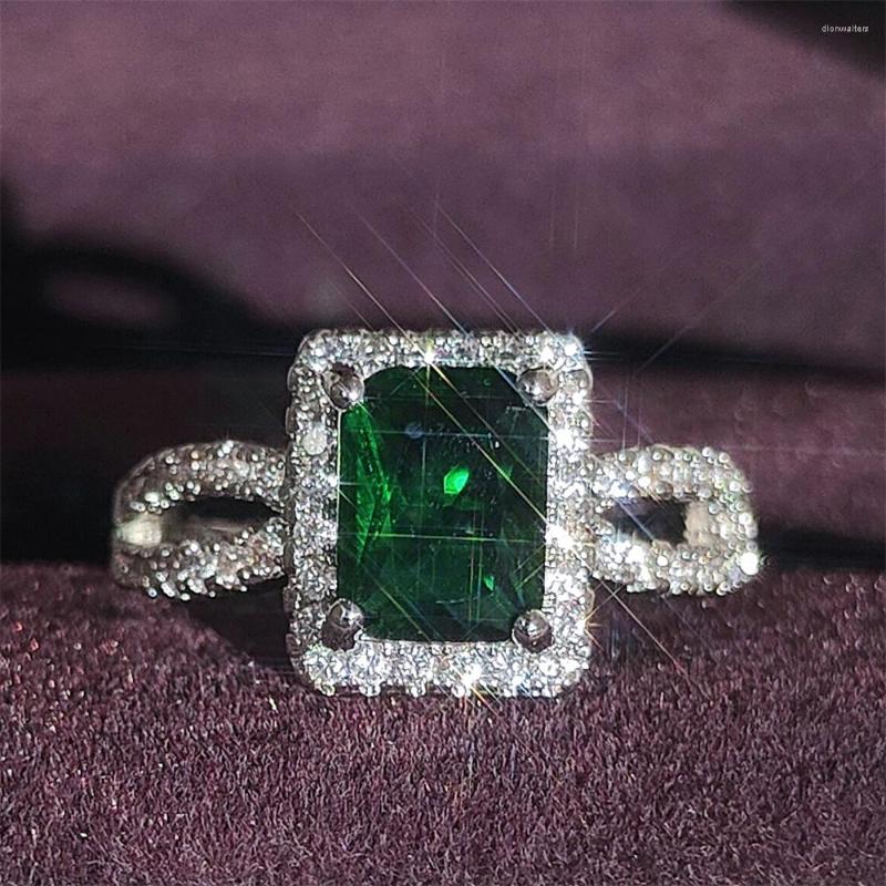 Wedding Rings 2022 Luxury Green Color Rectangle Engagement Ring For Women Anniversary Gift Christmas Jewelry Wholesale R6586 
Wedding Rings 2022 Luxury Green Color Rectangle Engagement Ring For Women Anniversary Gift Christmas Jewelry Wholesale R6586