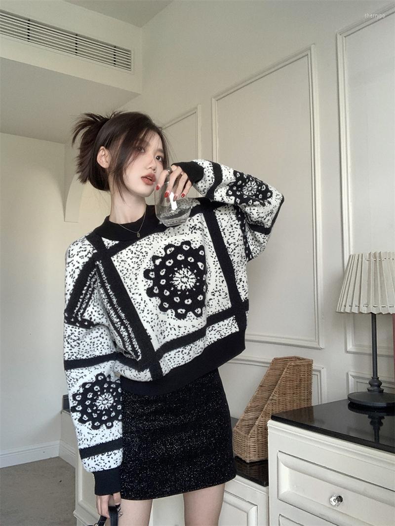 Women's T Shirts GBG1655 Jacquard Color Contrast Design Knitted Sweater Women 2022 Vintage Loose Short Pullover Long Sleeve Top, Black
Women's T Shirts GBG1655 Jacquard Color Contrast Design Knitted Sweater Women 2022 Vintage Loose Short Pullover Long Sleeve Top, Black
