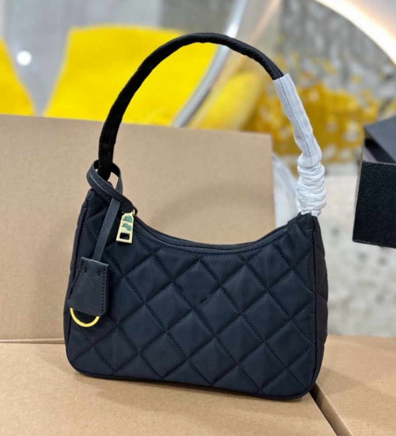 Designer Canvas Handbag Classical Triangle label Shoulder Bags Luxury brand bag Womens Banquet Shopping Wedding Lleisure Business Package Crossbody bag 2022 Hot, Clear
Designer Canvas Handbag Classical Triangle label Shoulder Bags Luxury brand bag Womens Banquet Shopping Wedding Lleisure Business Package Crossbody bag 2022 Hot, Clear