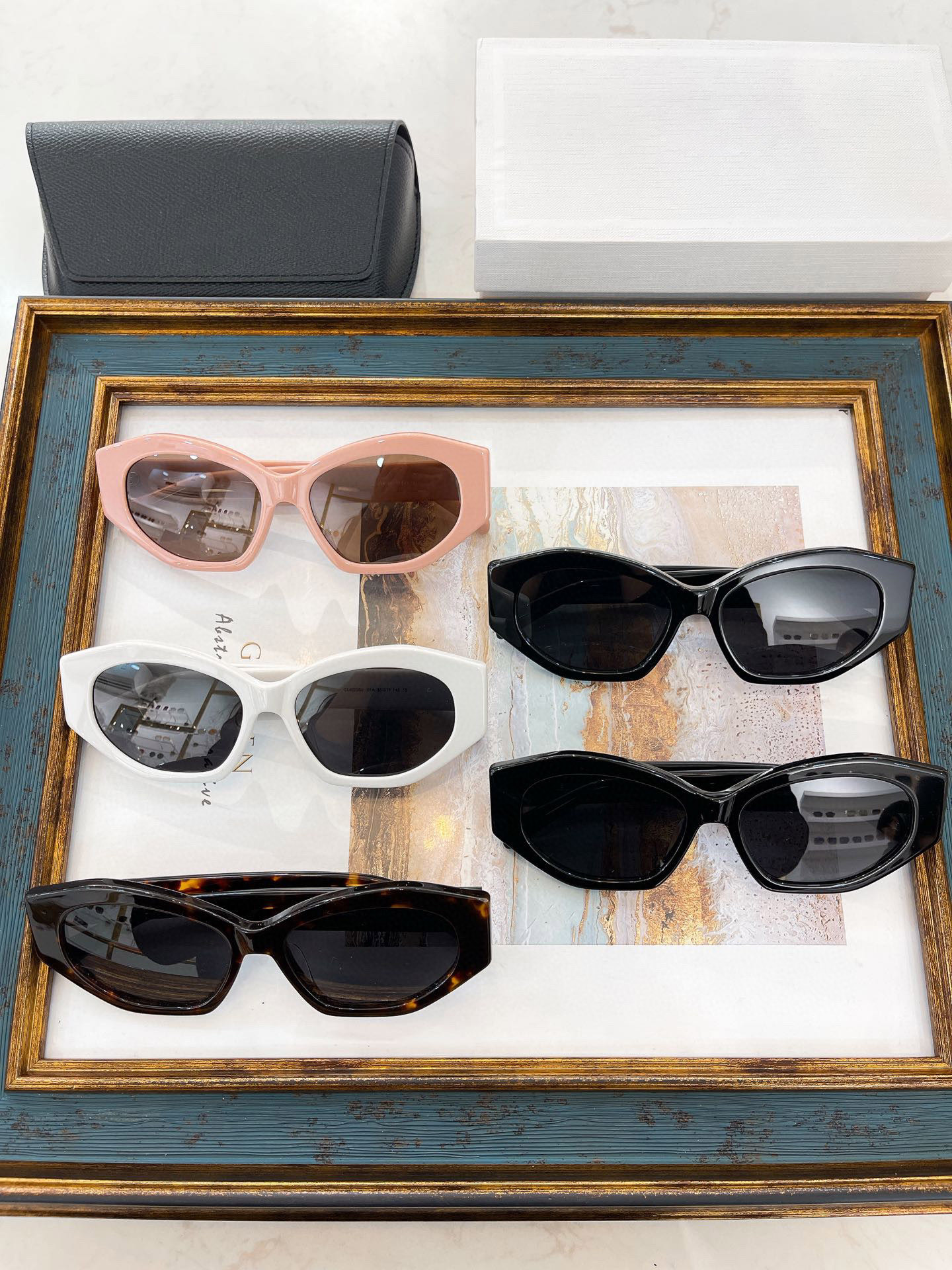 Men Sunglasses For Women Latest Selling Fashion Sun Glasses Mens Sunglass Gafas De Sol Glass UV400 Lens With Random Matching 40238U
Men Sunglasses For Women Latest Selling Fashion Sun Glasses Mens Sunglass Gafas De Sol Glass UV400 Lens With Random Matching 40238U