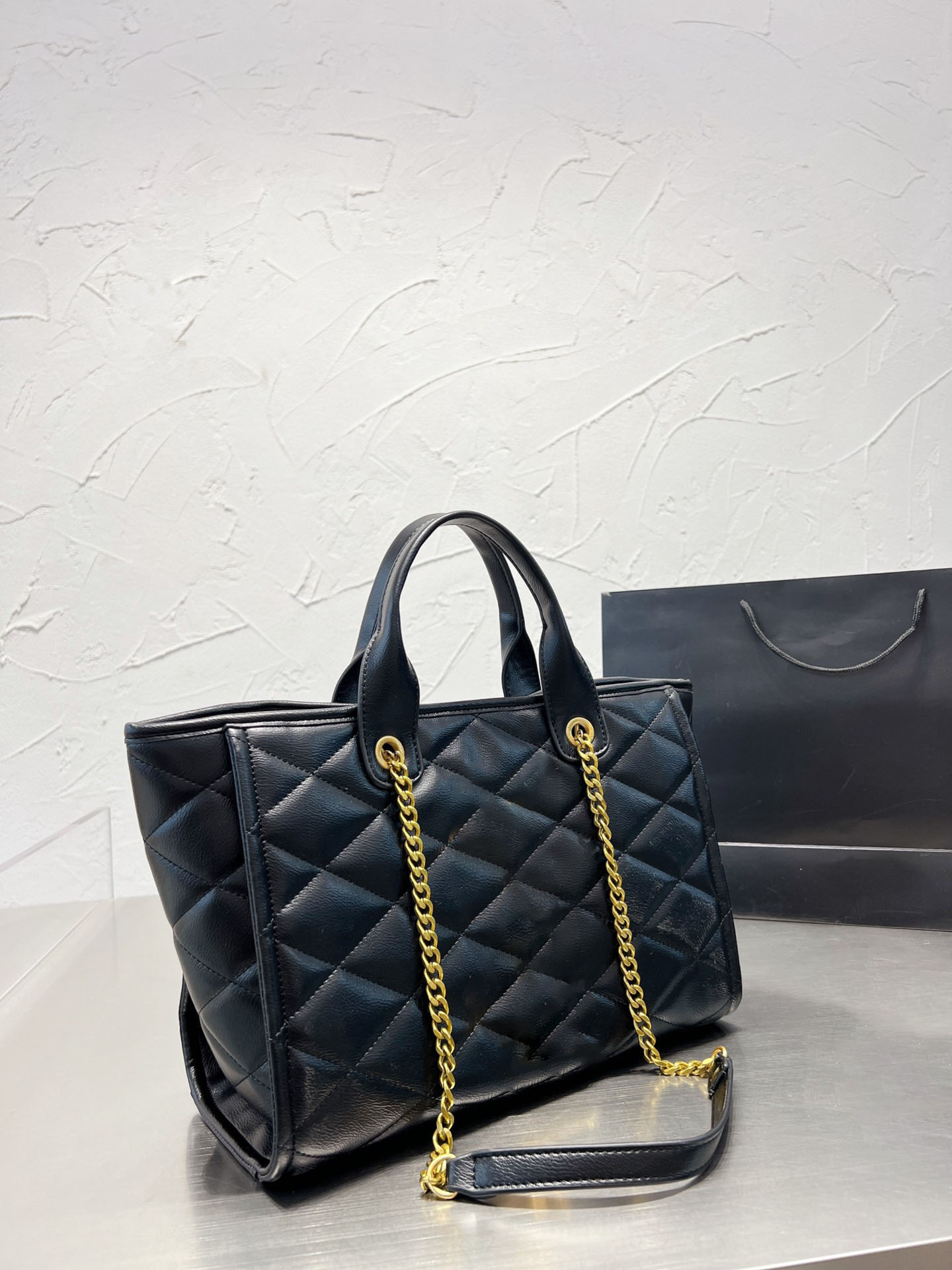 Designer Shoulder bags women handbag totes Fashion shopping bag Luxury crossbody bag Tote Purse Chain metal logo 33cm black large capacity
Designer Shoulder bags women handbag totes Fashion shopping bag Luxury crossbody bag Tote Purse Chain metal logo 33cm black large capacity