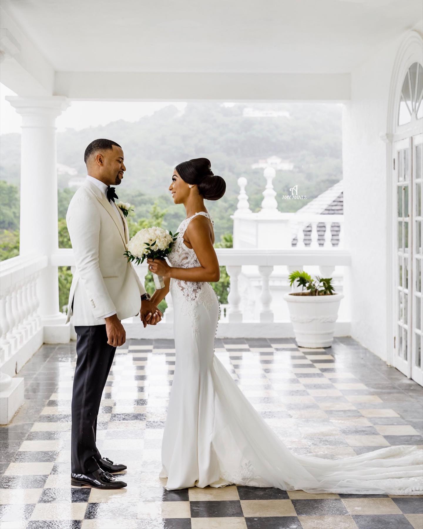 Fabulous Mermaid Lace Wedding Dresses Appliqued Bridal Gowns Sheer Jewel Necke Sweep Train Tulle Plus Size Vestido De Novia