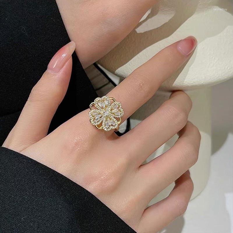 Cluster Rings 2022 Fashion Luxury Rotatable Four-leaf Clover Inlaid Full Zircon Ring Female Trend Personality Lucky Jewelry
Cluster Rings 2022 Fashion Luxury Rotatable Four-leaf Clover Inlaid Full Zircon Ring Female Trend Personality Lucky Jewelry