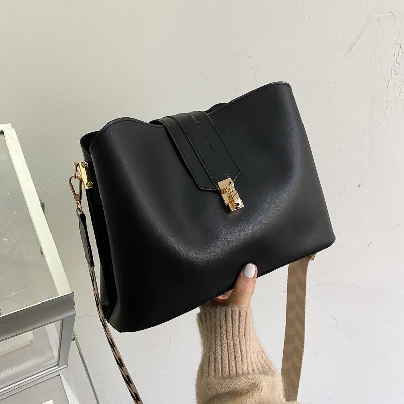 Evening Bags Fashion Women PU Leather Solid Handbag Bucket Bag Ladies Casual Large Capacity Travel Shoulder Messenger Crossbody, Black
Evening Bags Fashion Women PU Leather Solid Handbag Bucket Bag Ladies Casual Large Capacity Travel Shoulder Messenger Crossbody, Black