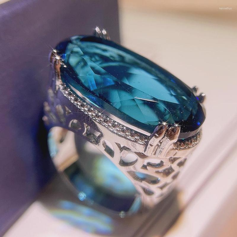 Cluster Rings Luxury S925 Big Ring For Women Silver Color Hollow Vintage Jewelry Mosaic Blue Zircon Fashion Wedding Drop
Cluster Rings Luxury S925 Big Ring For Women Silver Color Hollow Vintage Jewelry Mosaic Blue Zircon Fashion Wedding Drop