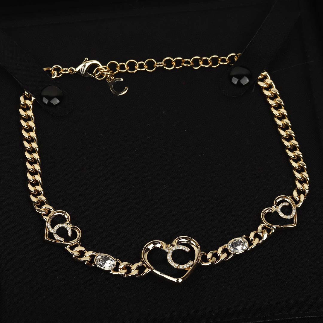2023 Luxury quality charm pendant necklace with sparkly diamond three pcs heart shape have box stamp PS7443A
2023 Luxury quality charm pendant necklace with sparkly diamond three pcs heart shape have box stamp PS7443A