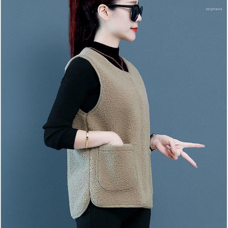 Women's Vests Woman O-neck Elegant Waistcoat Female Sleeveless Outerwear Lamb Velvet Vest Jacket Ladies Button Casual Overcoat G355, Khaki
Women's Vests Woman O-neck Elegant Waistcoat Female Sleeveless Outerwear Lamb Velvet Vest Jacket Ladies Button Casual Overcoat G355, Khaki