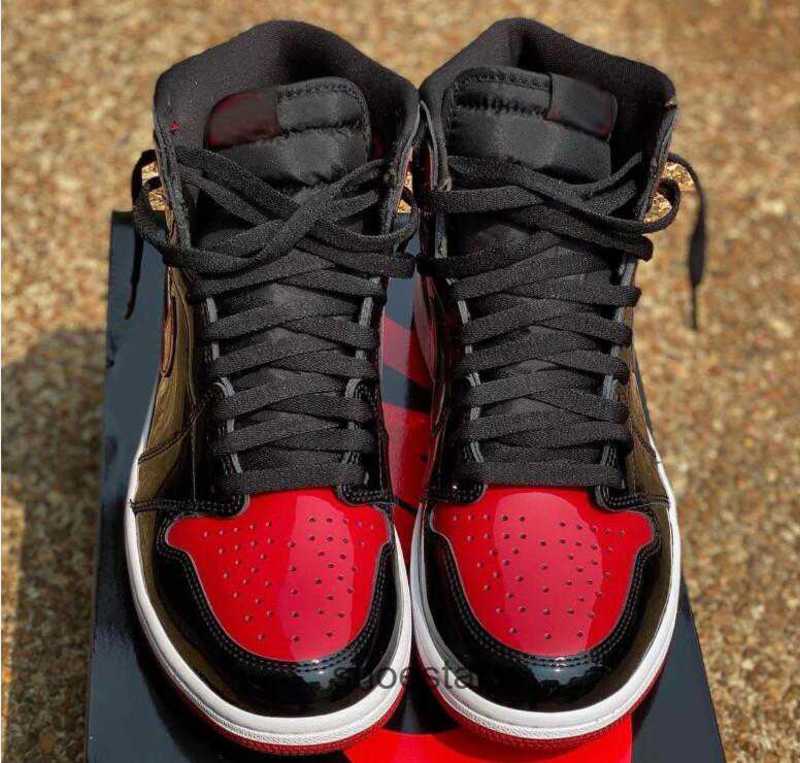 1 High OG Bred Patent mens Basketball Shoes 1s Black White-Varsity Red womens Outdoor Sports Sneakers 555088-063
1 High OG Bred Patent mens Basketball Shoes 1s Black White-Varsity Red womens Outdoor Sports Sneakers 555088-063