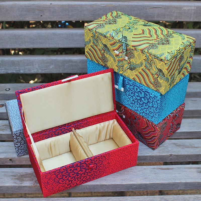 Jewelry Pouches Cotton Filled 2 Grid Slot Wooden Decorative Storage Boxes Collection Chinese Silk Brocade Bracelet Case Packaging
Jewelry Pouches Cotton Filled 2 Grid Slot Wooden Decorative Storage Boxes Collection Chinese Silk Brocade Bracelet Case Packaging