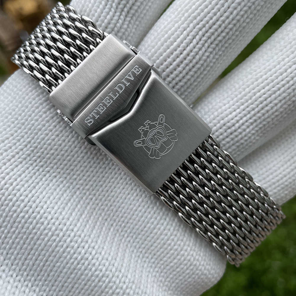 Watch Bands SK001 New Arrrival 22MM Silver Color Stainless Steel Shark Mesh Band with Folding Buckle with Safety for Steeldive Watches T221213
Watch Bands SK001 New Arrrival 22MM Silver Color Stainless Steel Shark Mesh Band with Folding Buckle with Safety for Steeldive Watches T221213