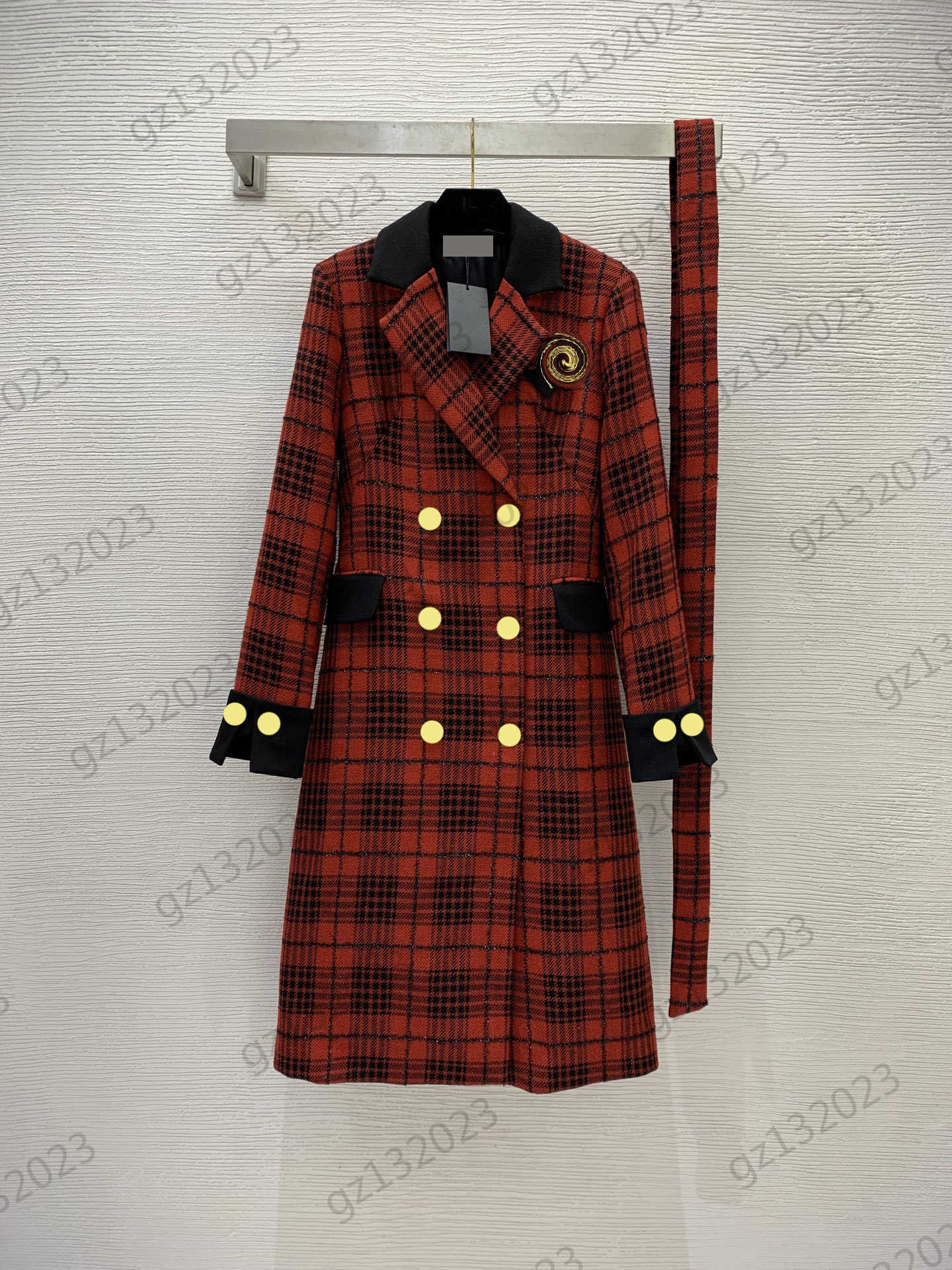 Womens Wool Blends Coat Contrast Color Check Metal Brooch Decoration Lapel Wool Coats Double Row Buttons Open Long Sleeve Slim Outerwear Women Apparel
Womens Wool Blends Coat Contrast Color Check Metal Brooch Decoration Lapel Wool Coats Double Row Buttons Open Long Sleeve Slim Outerwear Women Apparel
