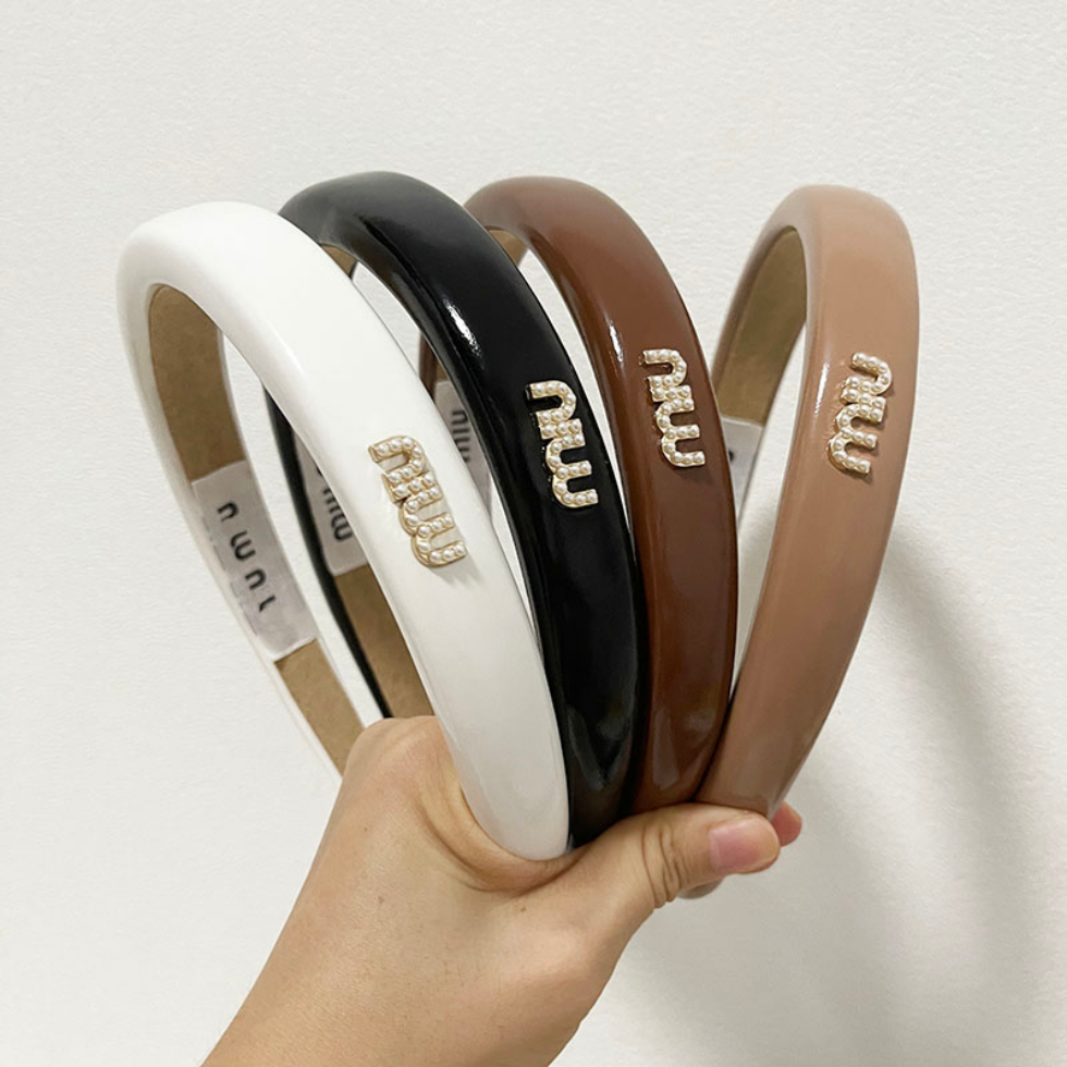 Luxury Barrettes Designer Womens Diamond Pearl Hair Hoop Brand Classic Simple Style Headband Korean Spring Leisure Hairclips Fashion Hairpin Hair Clips, Brown
Luxury Barrettes Designer Womens Diamond Pearl Hair Hoop Brand Classic Simple Style Headband Korean Spring Leisure Hairclips Fashion Hairpin Hair Clips, Brown