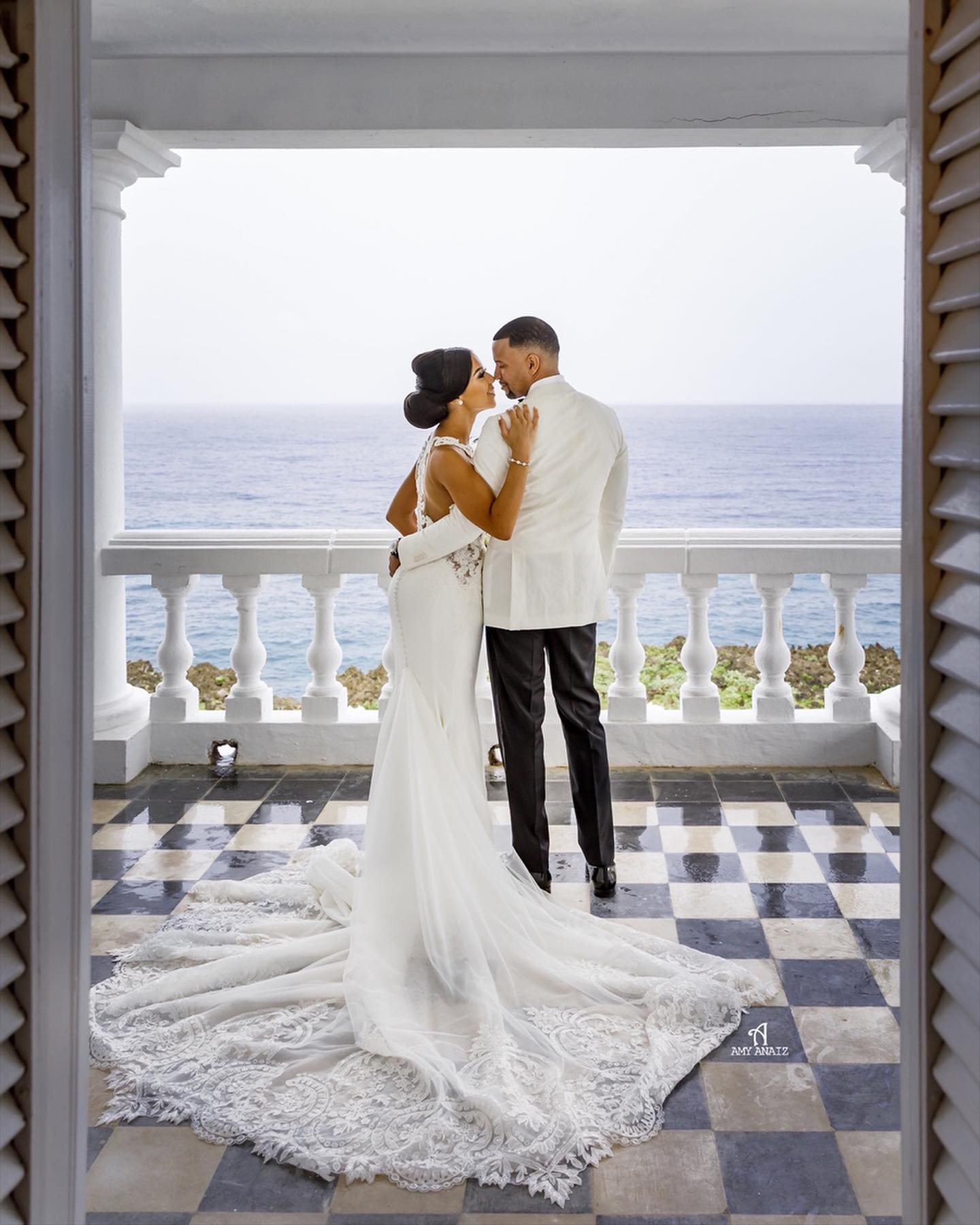 Fabulous Mermaid Lace Wedding Dresses Appliqued Bridal Gowns Sheer Jewel Necke Sweep Train Tulle Plus Size Vestido De Novia